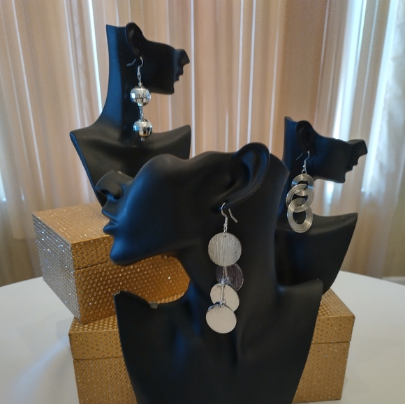 I have a variety of earrings that I'm selling for $5 to make room for more inven - Picture 2 of 10